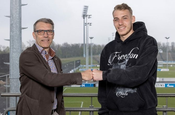 Schalke 04 -Schalke 04 forlænger med forsvarsspiller