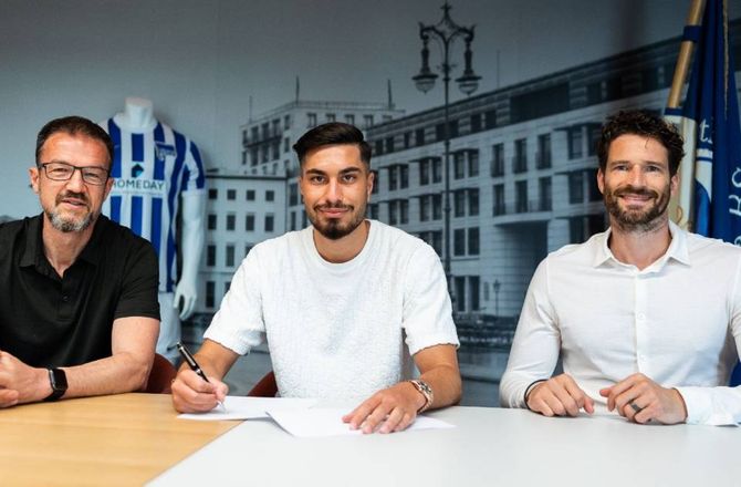 Bundesliga -Officielt: Schalke-profil får til 2026 i Hertha