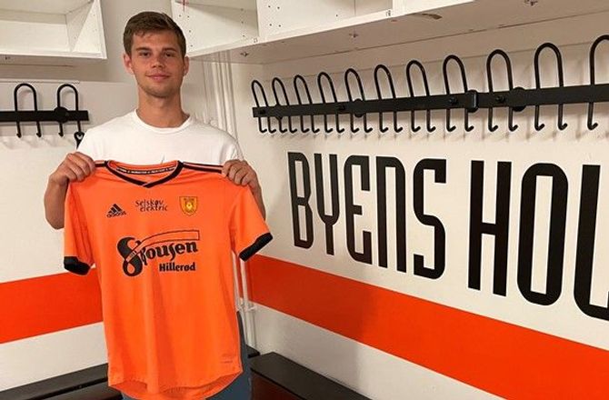 2. division -Hillerød forlænger med ung forsvarsspiller 