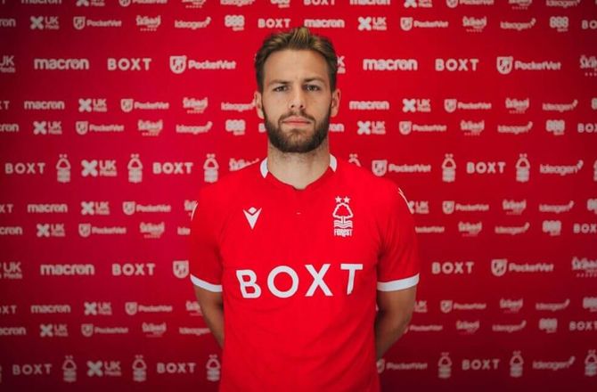 Championship -Trådte på Zinckernagel: Derby-back straffes