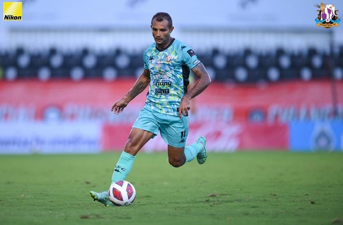 Phitsanulok FC -Ambitiøse Macena i Thailand: Vil slutte i DK