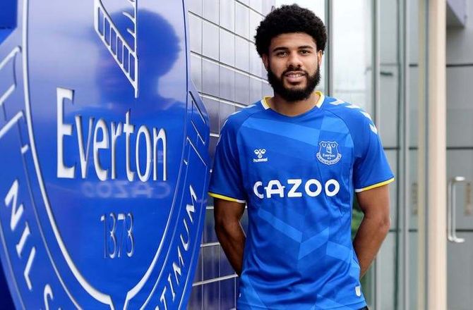Premier League -Everton-spids forlænger: Følger Calvert-Lewin