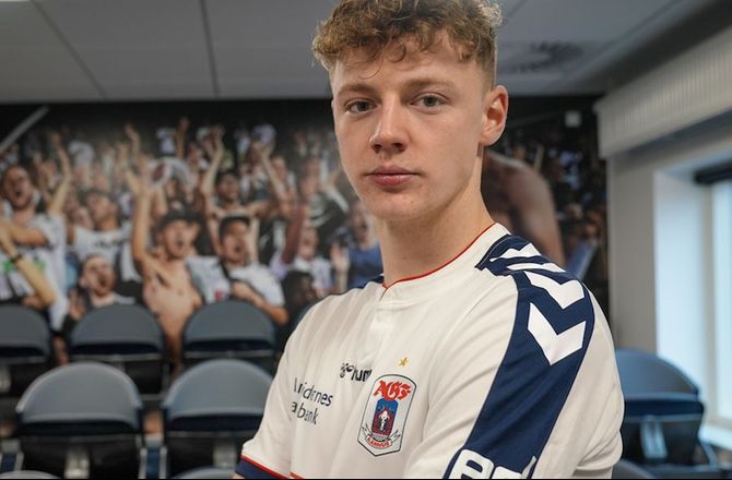 Æresdivisionen -Ajax ophæver kontrakten med Eskild Dall