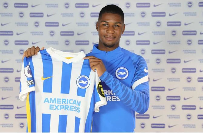 Premier League -Brighton forlænger med rugby-legendes nevø