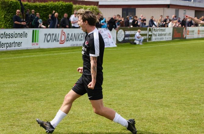 Danmarksserien -Stor Oure-fest efter 3. div-oprykning: Meget øl