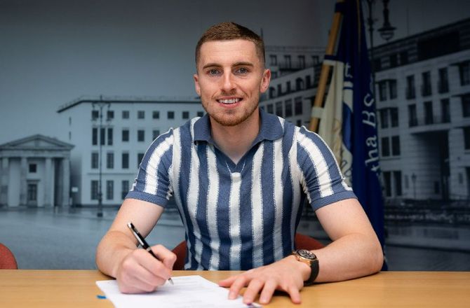 Bundesliga -Hertha Berlin henter fri Jonjoe Kenny
