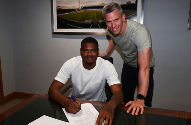 Championship -Cardiff henter 21-årig back i Leicester