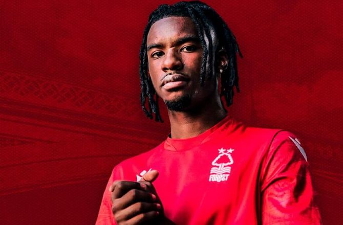Premier League -Nottingham Forest køber engelsk back i Bayern