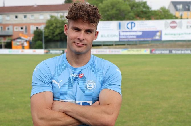 2. division -FC Roskilde forlænger med lynhurtig offensivspiller
