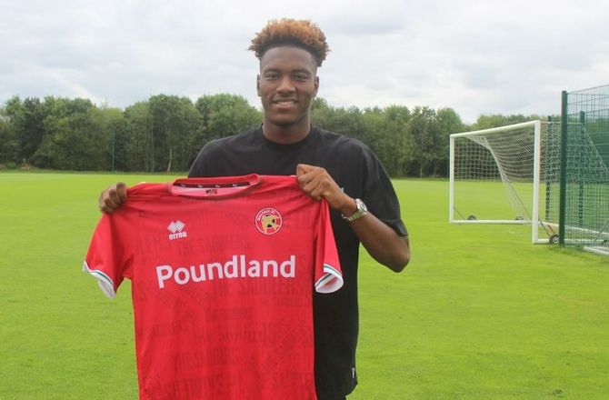 League 2 -League Two-klub henter Timmy Abraham