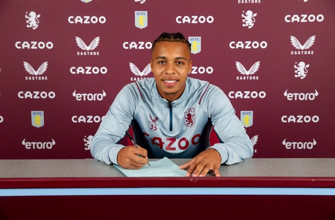 Premier League -Aston Villa forlænger med ung angriber