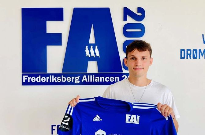 3. division -FA 2000 skriver med tidligere FCN-talent