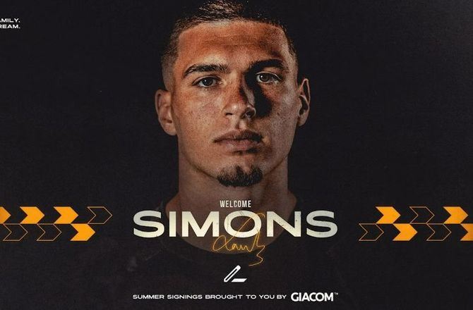 Championship -Chelsea sender ung midtbane på græs i Hull