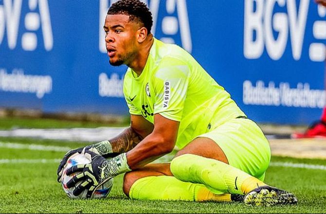Bundesliga -Freiburg forlænger med talentfuld målmand
