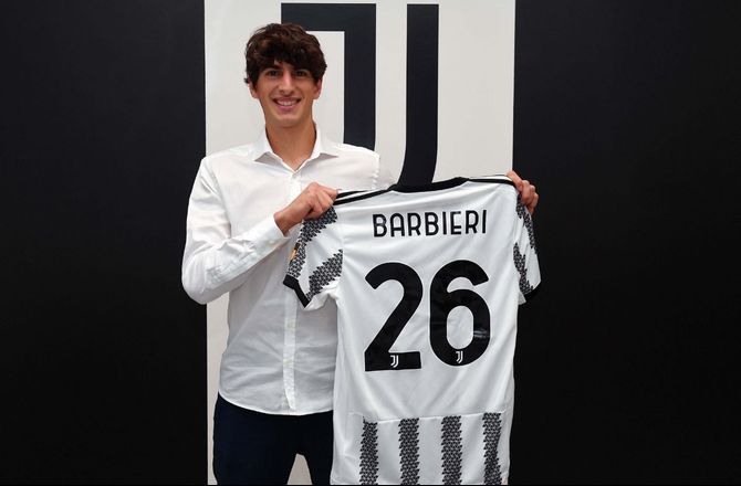 Serie A -Juventus forlænger med talentfuld 20-årig back 