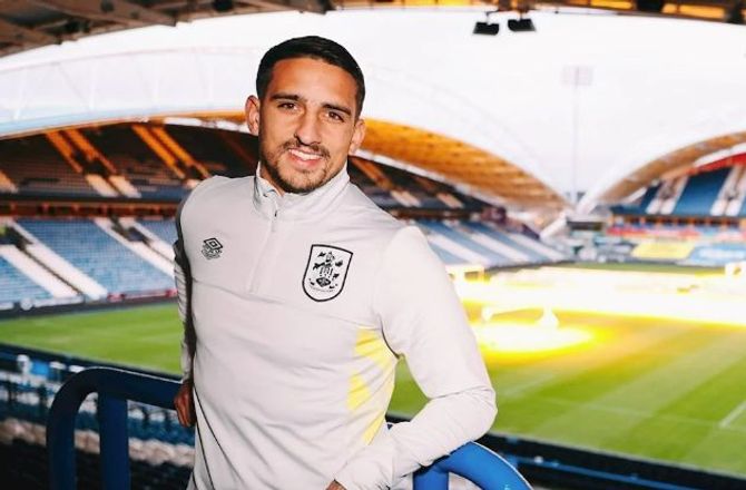 England -Fulham sender fransk kreatør på græs i Championship