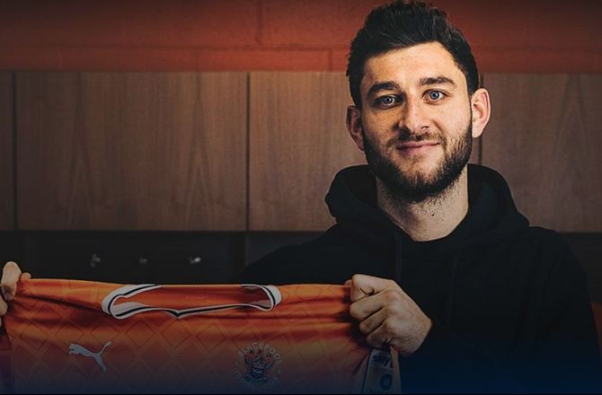 Premier League -Brentford sender stopper til Blackpool
