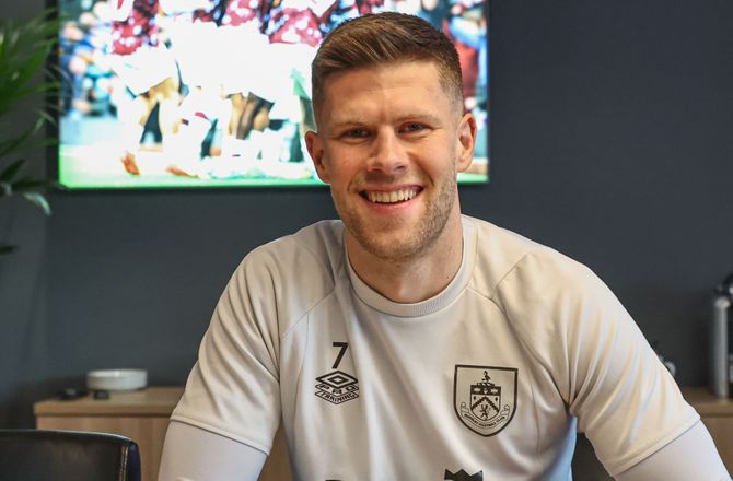 Championship -Burnley forlænger med islandsk offensivspiller