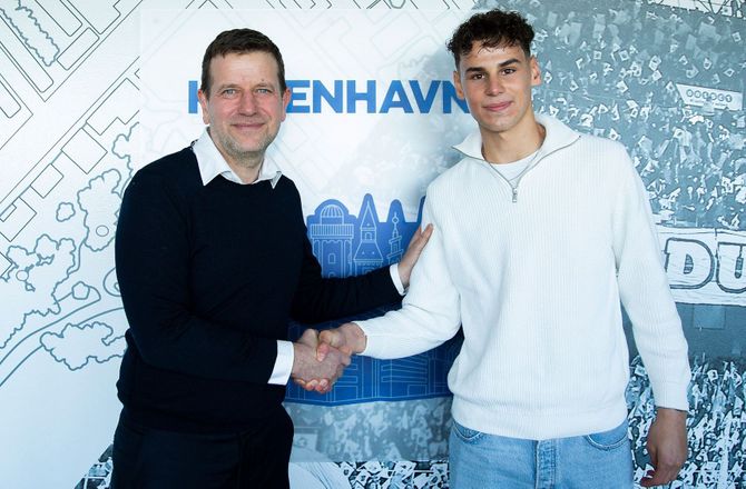 3F Superliga -FCK forlænger med 16-årigt angrebstalent