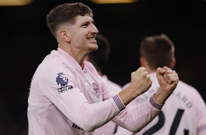 Premier League -Janelt skriver lang forlængelse med Brentford