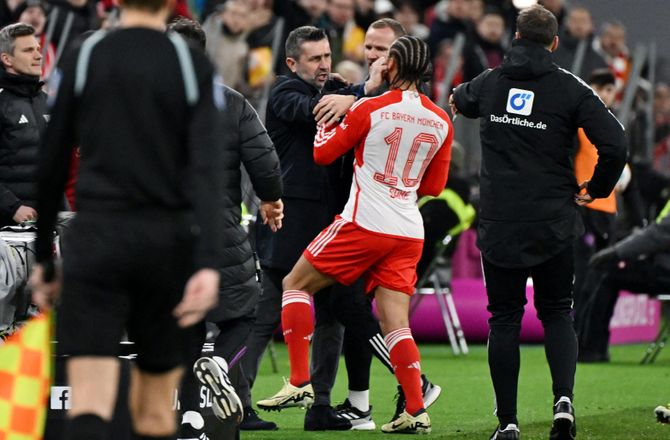 Bundesliga -Skubbede Sané: Union Berlin-træner udvist i Bayern-sejr