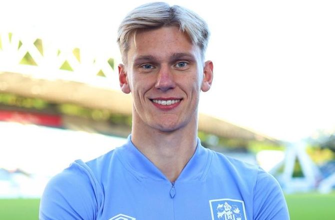 League 1 -Huddersfield køber Lasse Sørensen