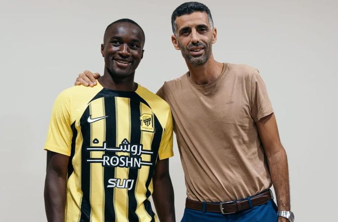 International -Al-Ittihad præsenterer Diaby: Klistret på privatfly