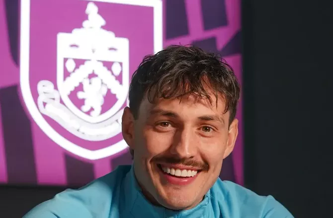 Championship -Burnley belønner Sonne-konkurrent 
