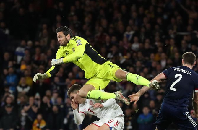 VM kval. UEFA -42-årig keeper starter for Skotland