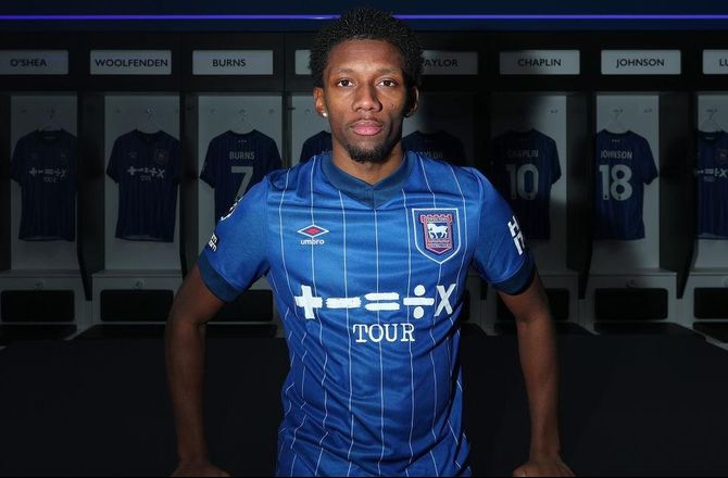 Premier League -Bekræftet: Ipswich handler i Aston Villa