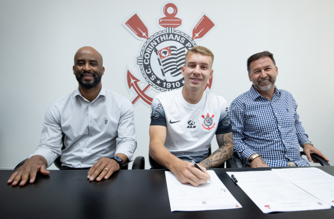 3F  Superliga   -Officielt: Charles rykker til Brasilien