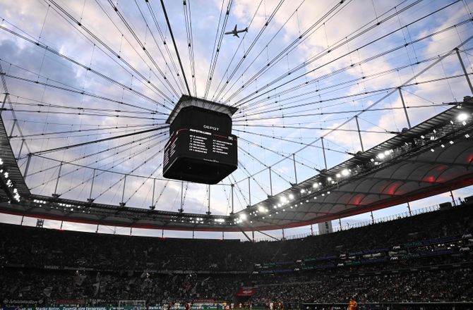 Bundesliga -Frankfurt køber Noel Futkeu tilbage