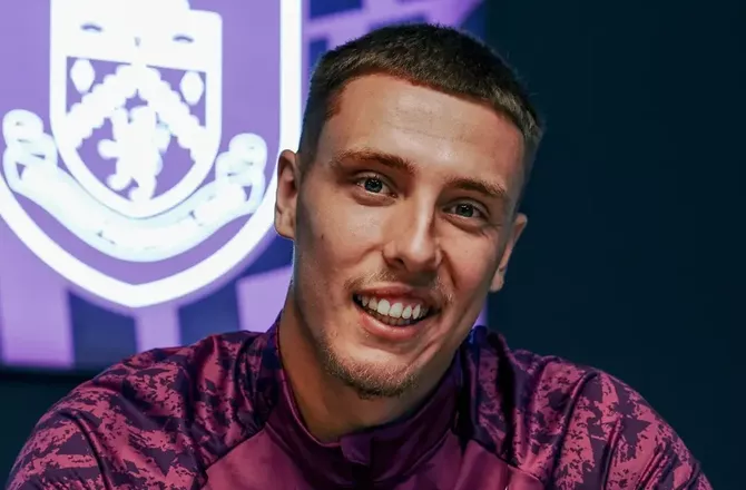 Premier League -Burnley forlænger med Esteve 