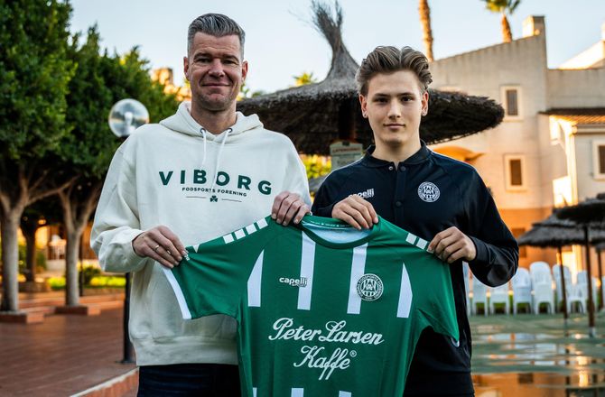 3F Superliga -Viborg belønner Philip Keller 