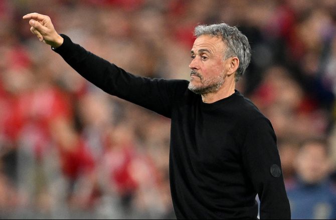 International -Luis Enrique hylder Arsenal: Verdens bedste hold uden bolden