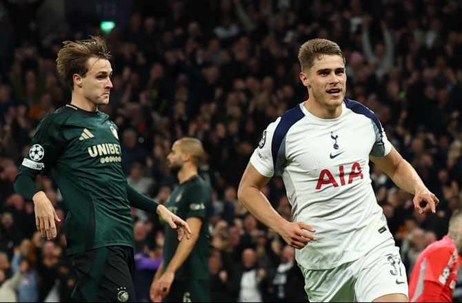 Champions League -Van de Ven vinder Spurs-pris for drømmemål mod FCK