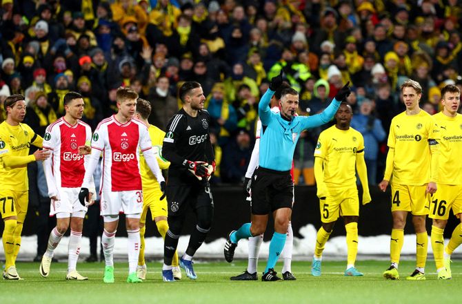 ECL -Vanvittigt drama: Grønbæk så rødt i Ajax-triumf
