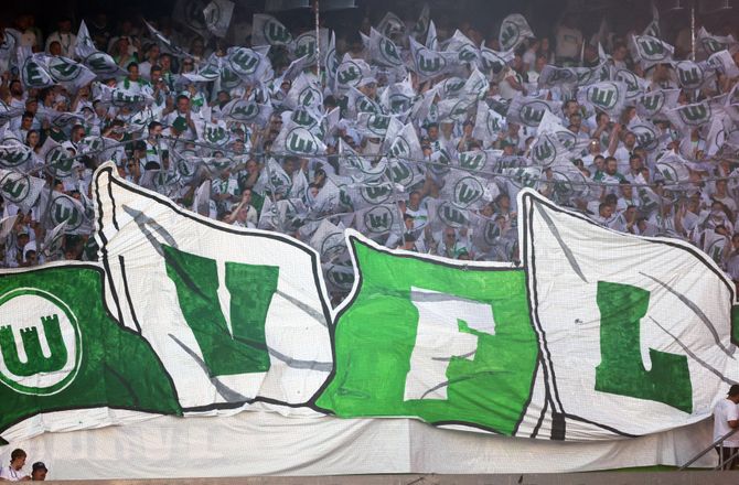 Bundesliga -Kriseramte Wolfsburg forlænger med U19-anfører