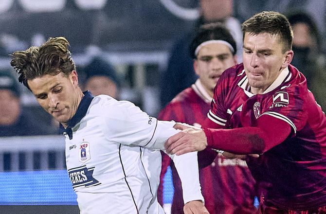 Oddset Pokalen -Uhre fik en halvleg: Et puslespil