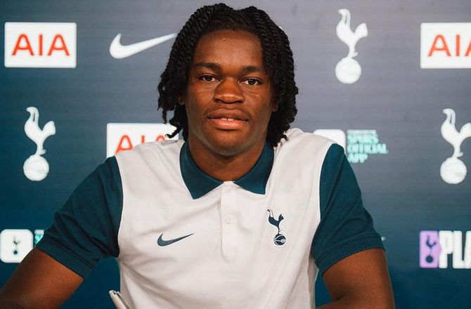 Premier League -Tottenham binder Callum Olusesi til 2029