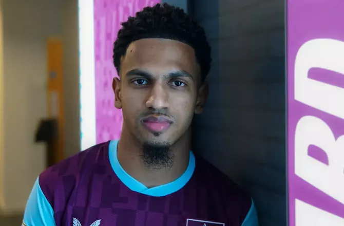 Championship -Burnley henter eftertragtet Sporting-midt