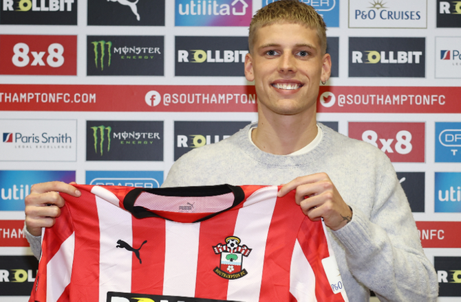 Premier League -Officielt: Albert Grønbæk skifter til Southampton