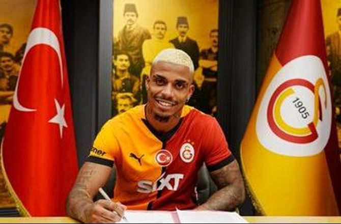 SüperLig -Officielt: Galatasaray henter Wolves-midt