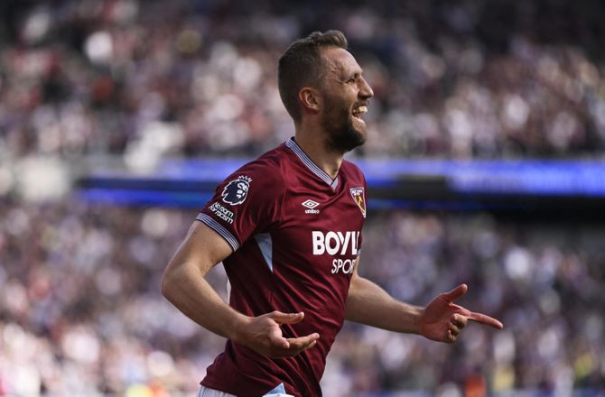 Premier League -West Ham holdt Tottenham bag sig med overtidssejr