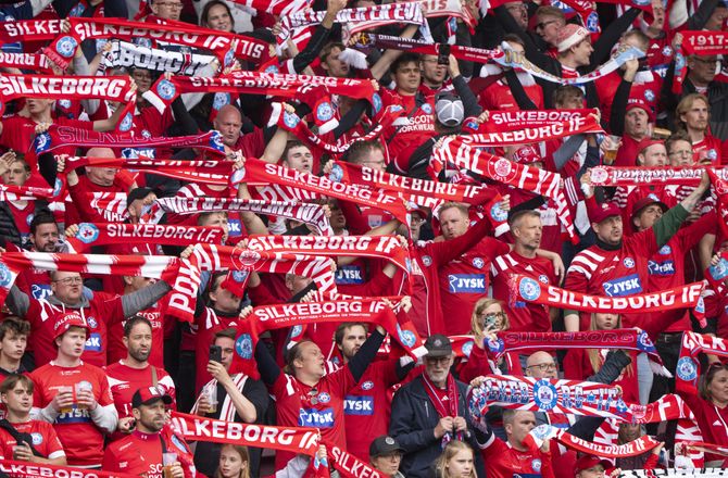 Oddset Pokalen -Bøde og tribune-lukning: Silkeborg straffes for pyro