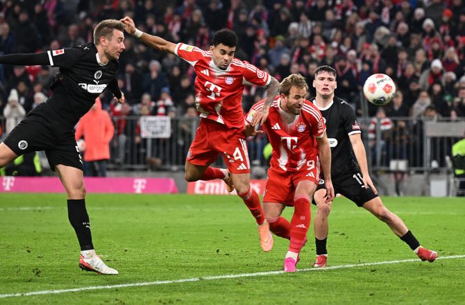 Bundesliga -Bayern undveg skuffelsen i overtiden - to danske oplæg i Bremen