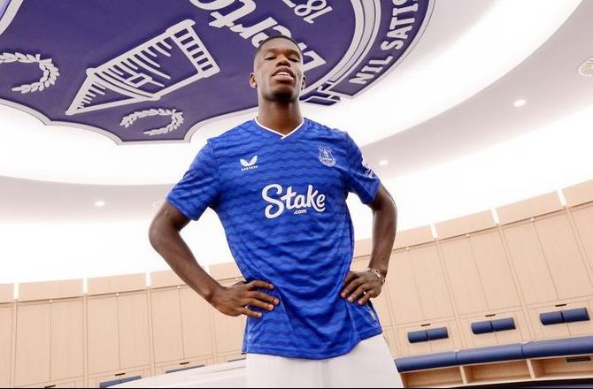 Premier League -Everton køber Villarreal-angriber