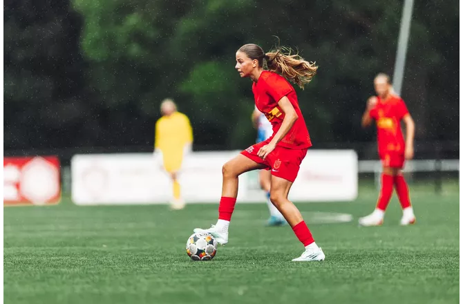 A-Liga -FC Barcelona henter 16-årige Josephine Lamp