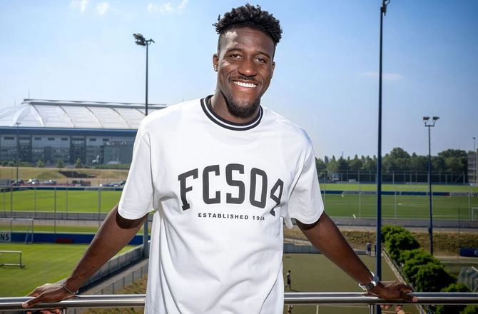 2. Bundesliga -Schalke 04 giver duo løbepas