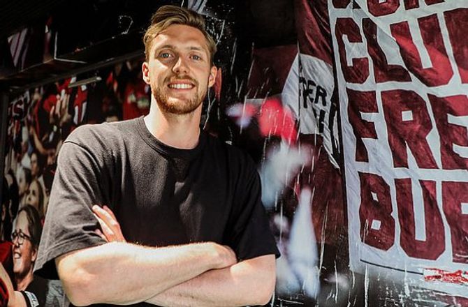 Bundesliga -Efter keeper-salg til Brentford: Freiburg handler i Stuttgart